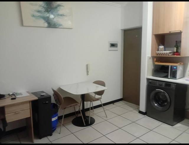 1 BEDROOM APARTMENT FOR SALE IN BRYANSTON